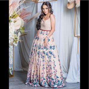 Mac duggal  scoop neck beaded floral size 2